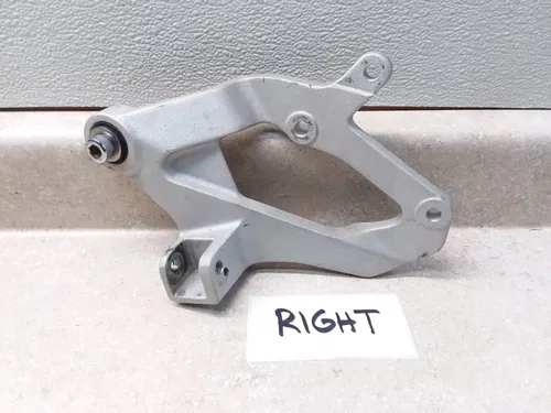 1995 Suzuki GSXR 1100 Right Rear Footrest Bracket Mount GSXR1100-W PA AP-304
