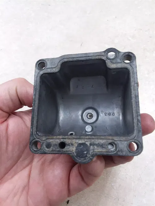 Suzuki GS1100-E-L Carburetor Float Bowl 1980 1981 #63 UO AP-395