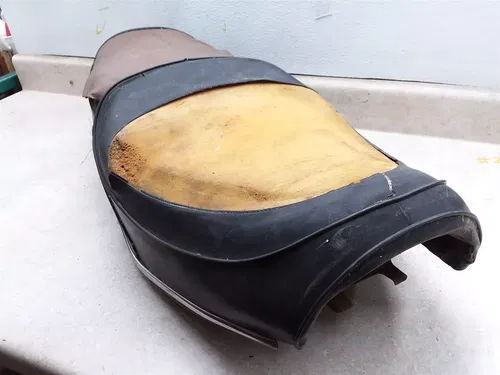 Honda 200 TWINSTAR CM200-T Seat Base Unit Good Metal Base'1980 1981 AP-217