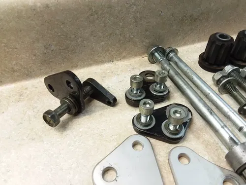 1995 Suzuki GSXR 1100 Motor Mount Bolts & Bracket Hardware GSXR1100-W PA AP-304