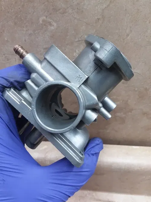 Suzuki 380 GT GT380 Carburetor MIDDLE BODY 1972 1973 #3 UO AP-354