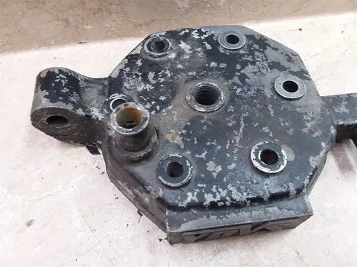 Yamaha YZ250 Engine Top Cylinder Head 1982 5X5 YPVS #2AP-