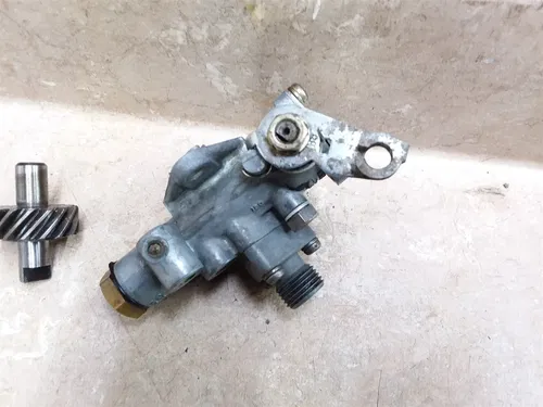 Suzuki 250 GT GT250 Engine Oil Pump & Gear Unit 1974 RP-6