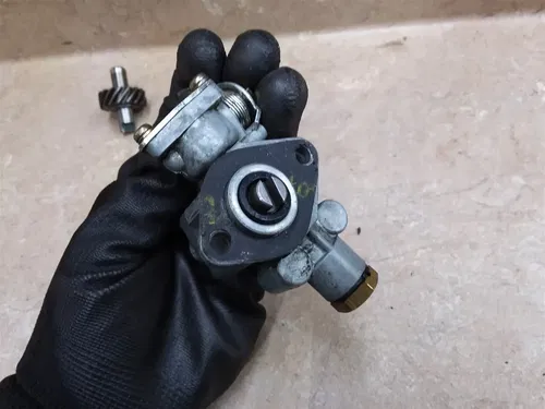 Suzuki 250 GT GT250 Engine Oil Pump & Gear Unit 1974 RP-6