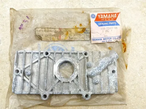 Yamaha 650 XS XS650 XS2 XS1 NOS Oil Drain Case Cover 256-13417-00AP-181 #31