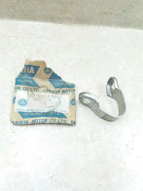Yamaha DT400 DT250 XT500 XT250 DT175 Turn Signal Mount Bracket NOS PA #28 AP-322