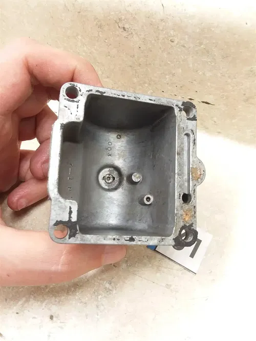 Suzuki GS1100-E-L Carburetor Float Bowl 1980 1981 #61 UO AP-395