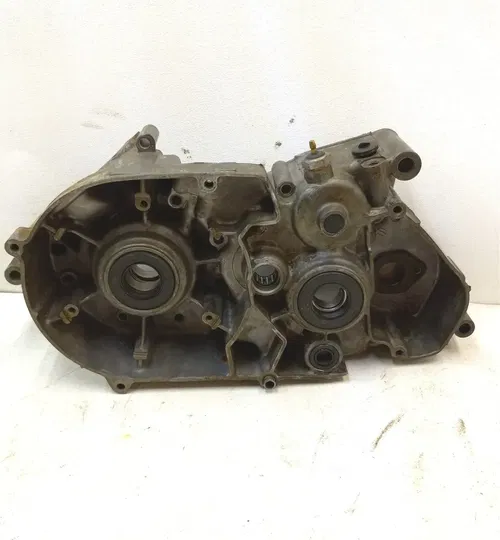 Suzuki 185 TS TS185 Engine LEFT Crankcase 1974 PA AP-132