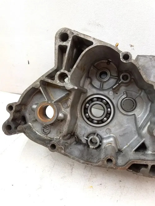 Suzuki 185 TS TS185 Engine LEFT Crankcase 1974 PA AP-132