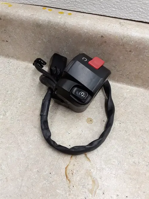 Kawasaki 300 EX300-R NINJA Right Handlebar Control Switch 2014 AP-216