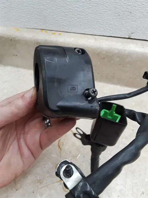 Kawasaki 300 EX300-R NINJA Right Handlebar Control Switch 2014 AP-216