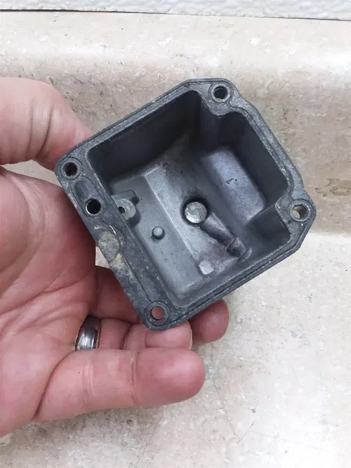 Yamaha XJ550 MAXIM SECA 1981 1982 1983 Carburetor LEFT Float Bowl #4 SA AP-381
