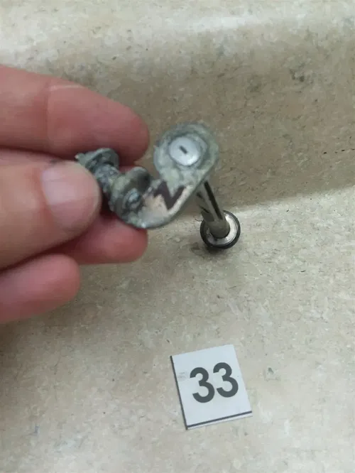 Kawasaki KZ750 Carburetor LEFT Inside Throttle Shaft #33 1983 UO AP-355