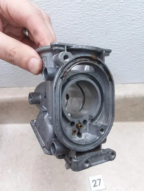 Kawasaki ZX600-E ZZR600 Carburetor LEFT Inside Body #27 1993-2003 UO AP-359