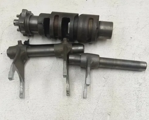 Suzuki 1200 GSF BANDIT GSF1200 Engine SHIFT FORKS DRUM 1997 AP-84