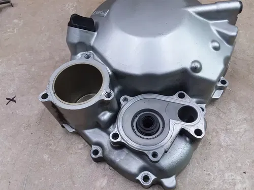 Suzuki AN400 Burgman Engine Case Clutch Cover 2003 2004 2005 2006 UO AP-400