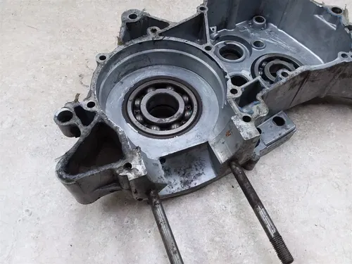 Yamaha 250 DT1 Engine Left Crankcase 1969 1970 1971 AP-256