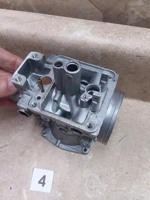 Kawasaki KZ1000-P Carburetor Carb RIGHT Outside Body 1986 -1990 #4 UO AP-367