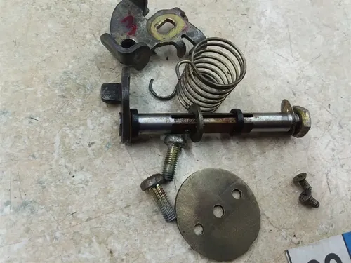 Suzuki GS650-G-E Carburetor Right Inside Throttle Shaft 1981-1983 #30 SA AP-416