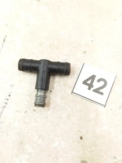 Yamaha XJ1100 Maxim Carburetor Hose Tube Joint #42 1982 1983 UO AP-390