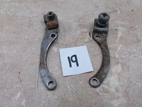 Yamaha XJ1100 Maxim Carb Carburetor Body Top Brackets #19 1982 AP-273