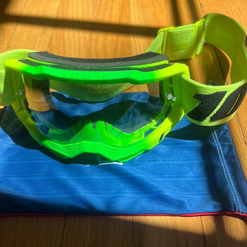 Brand New 100% Goggles