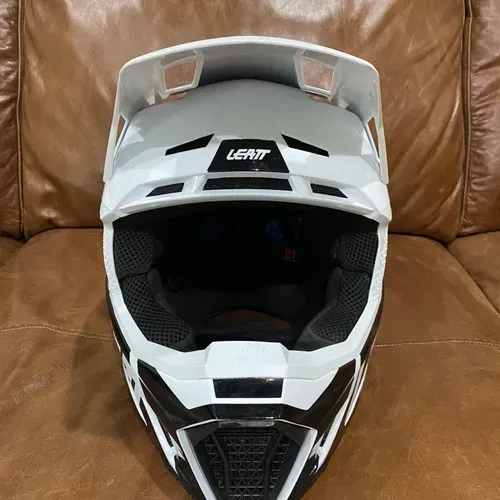 Leatt Helmets - Size L