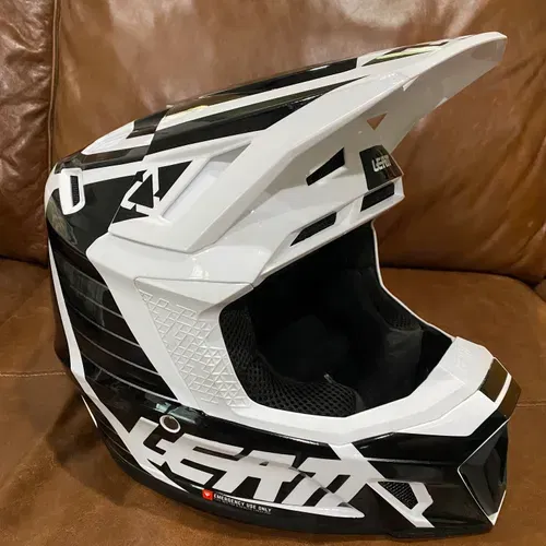 Leatt Helmets - Size L