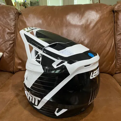 Leatt Helmets - Size L