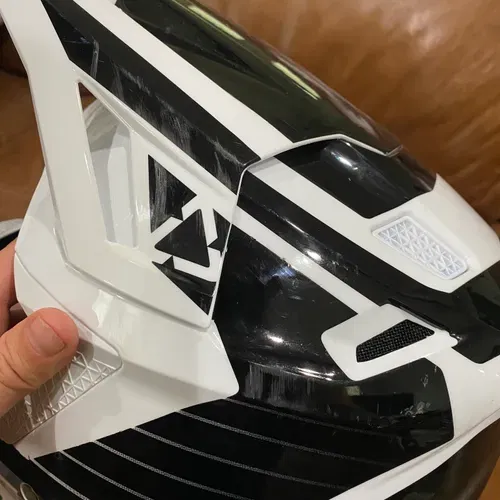 Leatt Helmets - Size L