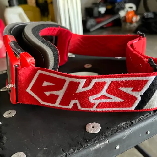 EkS Lucid Goggle
100 Percent Armega Goggle