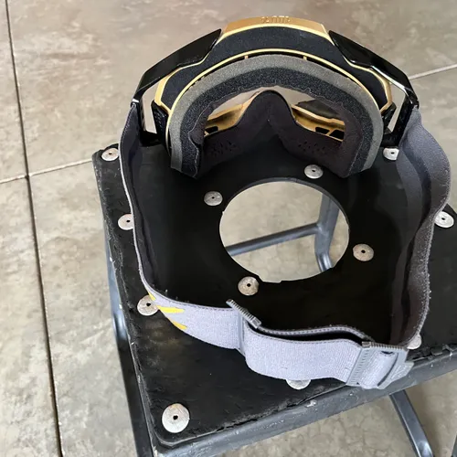 EkS Lucid Goggle
100 Percent Armega Goggle