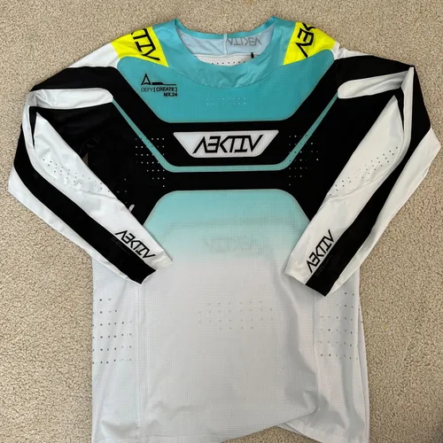 Nick Tomasunas #999 Aektiv Autographed Jersey 