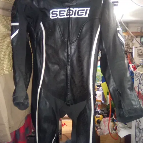 Sedici stunt suit
