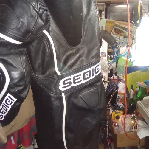 Sedici stunt suit