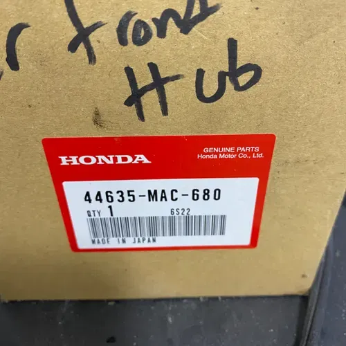 2005-2007 Chain Slide. And Front Hub Assembly Brand New 