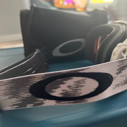Oakley Airbrake goggles