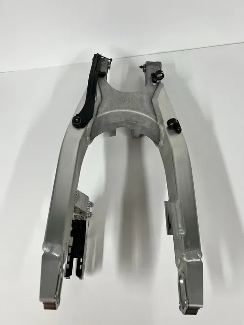 2021-2024 HONDA CRF450R CRF250R OEM Swingarm 52200-MKE-AF0 Swing Arm #0626