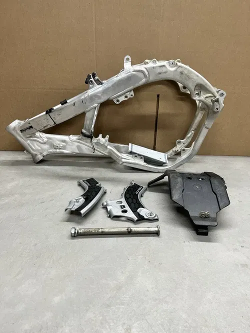 2022 Honda CRF450R OEM Frame 50010-MKE-AS0 CRF250R 22-24 CRF450R 21-24 #0315