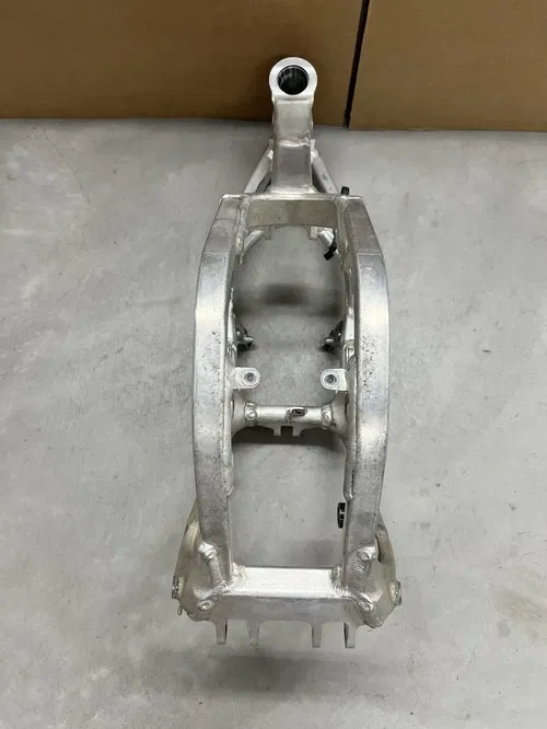 2022 Honda CRF450R OEM Frame 50010-MKE-AS0 CRF250R 22-24 CRF450R 21-24 #0315