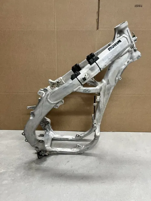2018 Honda CRF450R OEM Frame Chassis 50010-MKE-A60  CRF450R CRF450RX