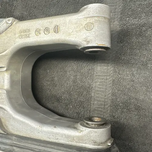 2007 SUZUKI RMZ450 REAR SWINGARM SWING ARM SUSPENSION PIVOT