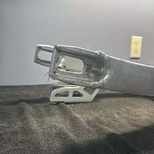 2007 SUZUKI RMZ450 REAR SWINGARM SWING ARM SUSPENSION PIVOT