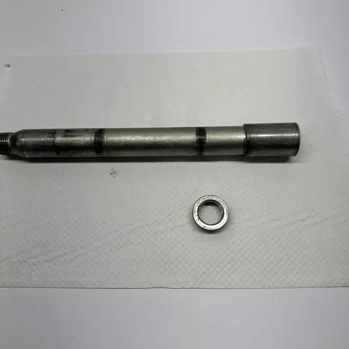 2007 Suzuki Rmz450 Front Wheel Rim Axle Pivot Bolt