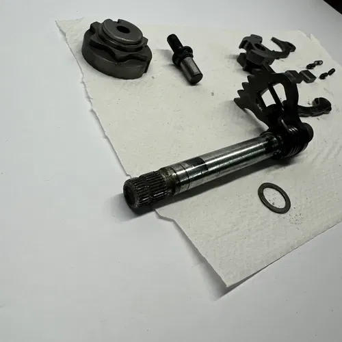 2005 - 2007 SUZUKI RMZ 450 GEAR Selector Drum SHIFT Shaft PAWL Spring