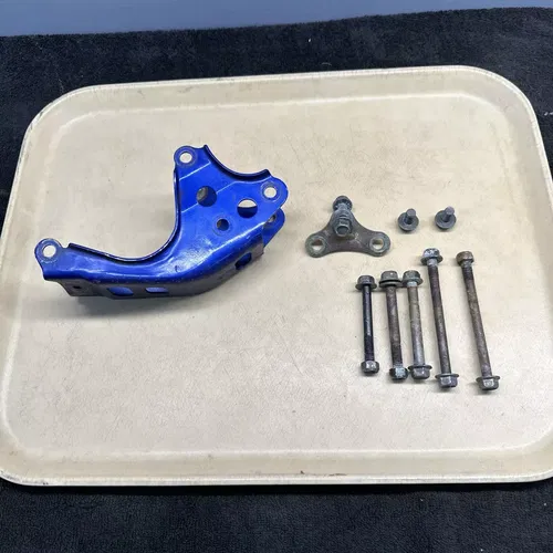 2004 YAMAHA TTR125 TTR125L OEM ENGINE MOTOR MOUNT STAY BRACKETS