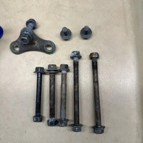 2004 YAMAHA TTR125 TTR125L OEM ENGINE MOTOR MOUNT STAY BRACKETS