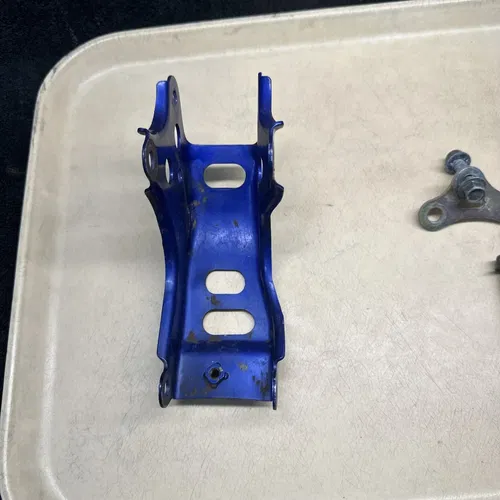 2004 YAMAHA TTR125 TTR125L OEM ENGINE MOTOR MOUNT STAY BRACKETS