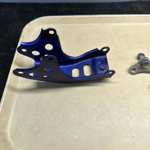 2004 YAMAHA TTR125 TTR125L OEM ENGINE MOTOR MOUNT STAY BRACKETS