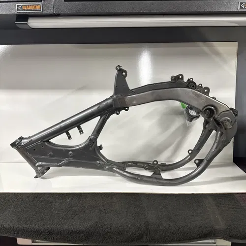 2001 Suzuki RM250 RM 250 Main Frame Chassis Cradle OEM 01 41100-37F00-24K